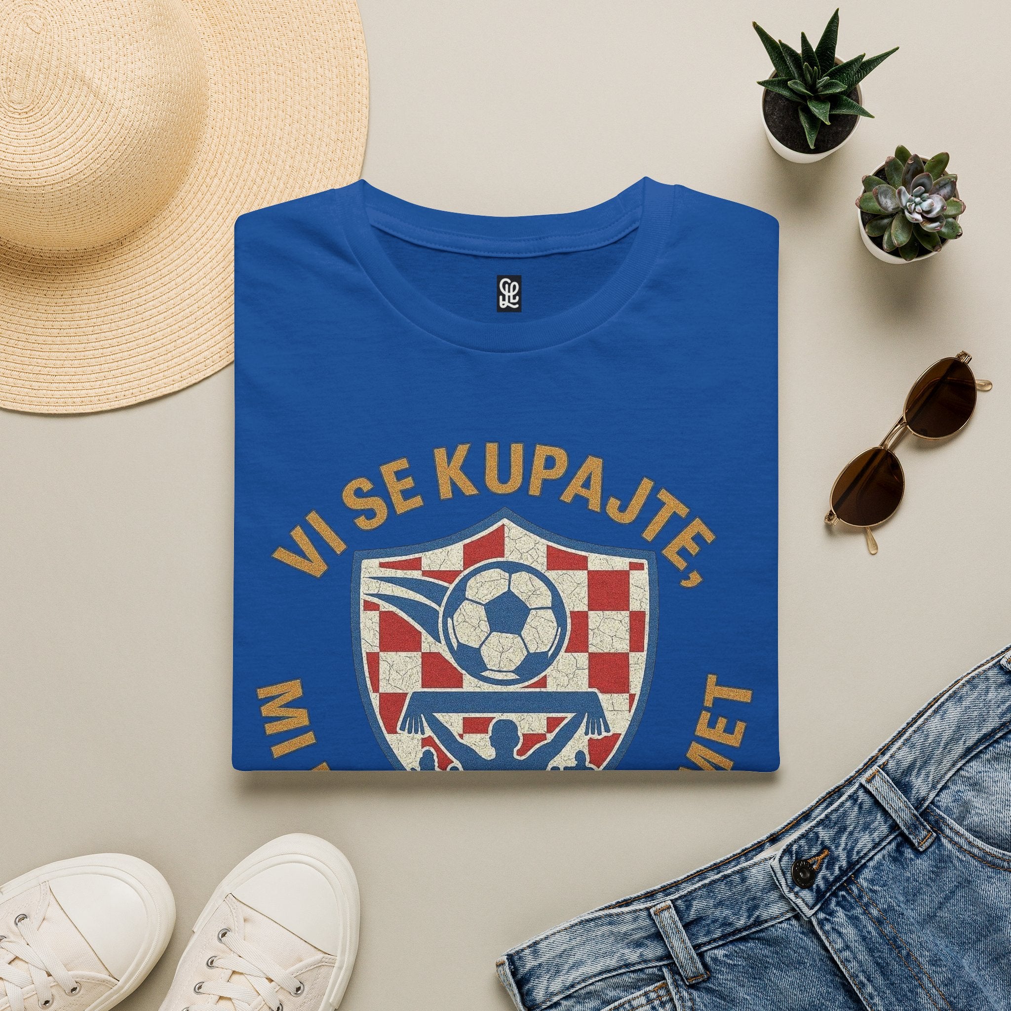 fifa-world-cup-2026-crest-t-shirt-vi-se-kupajte-mi-idemo-na-novo-igraliste-retro-croatian-design - Retro Football Apparel oryggy