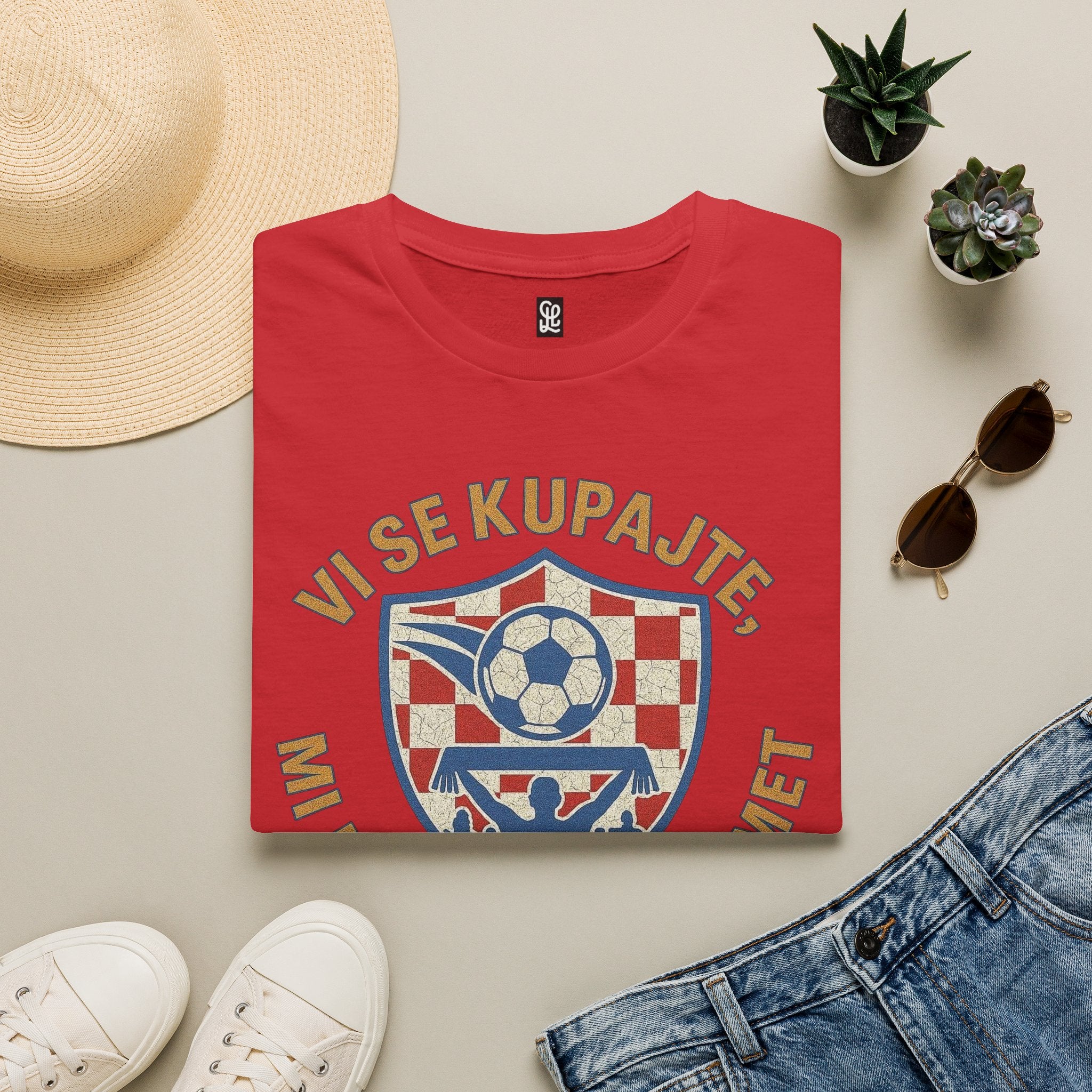 fifa-world-cup-2026-crest-t-shirt-vi-se-kupajte-mi-idemo-na-novo-igraliste-retro-croatian-design - Retro Football Apparel oryggy